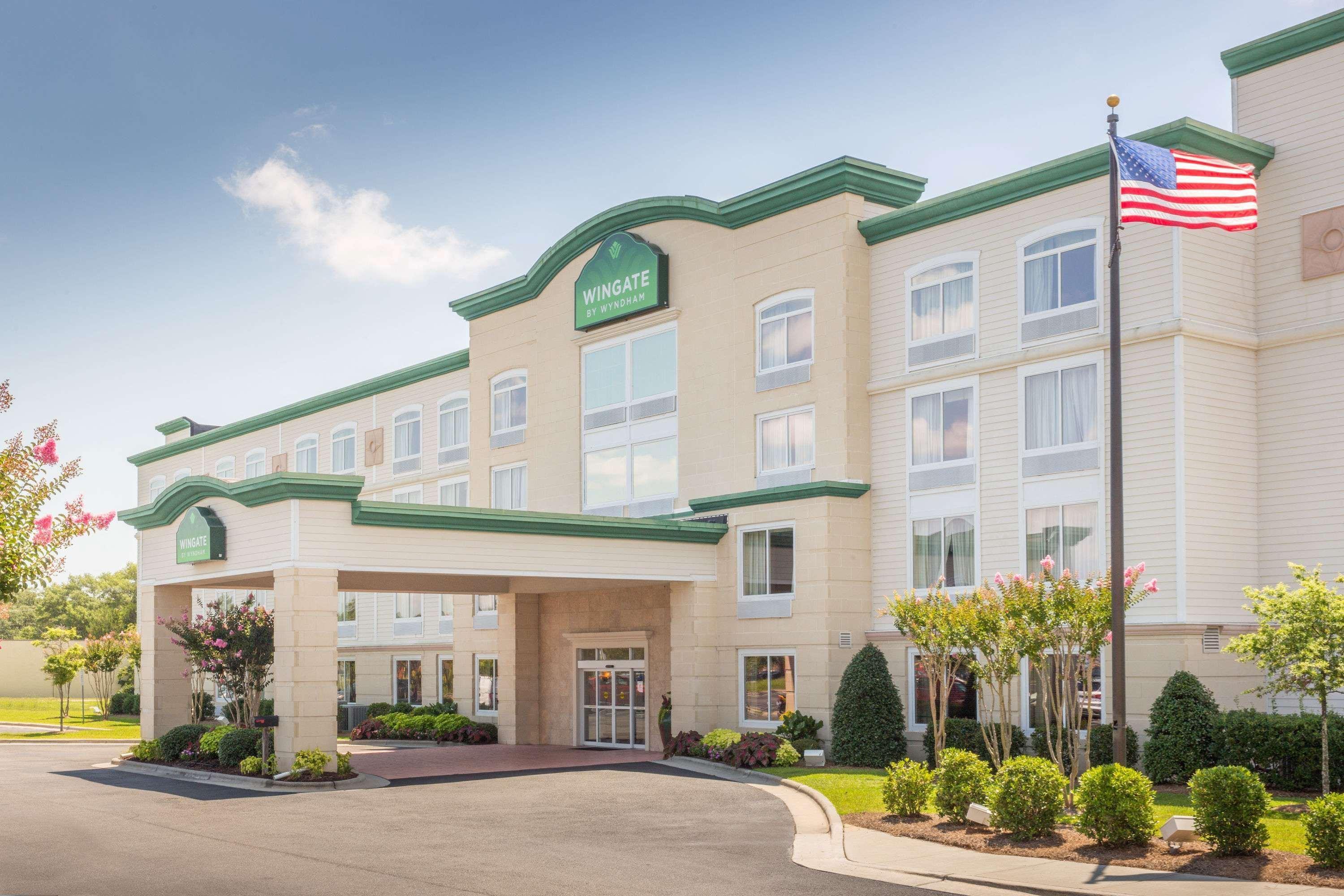 Hotel Wingate By Wyndham Southport Extérieur photo