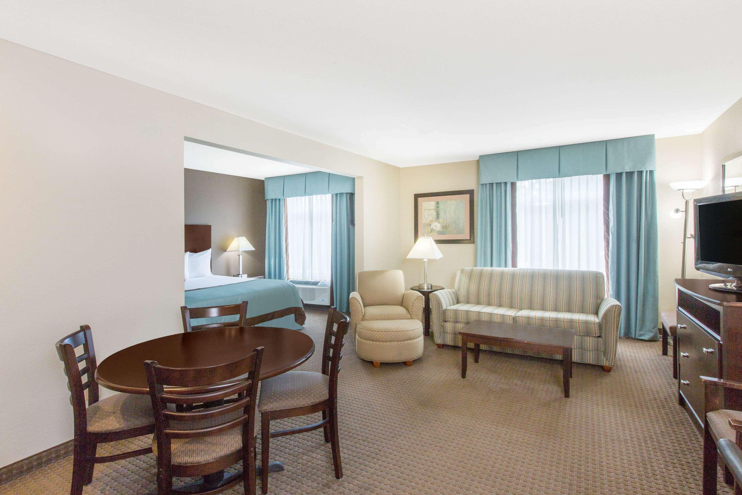 Hotel Wingate By Wyndham Southport Extérieur photo