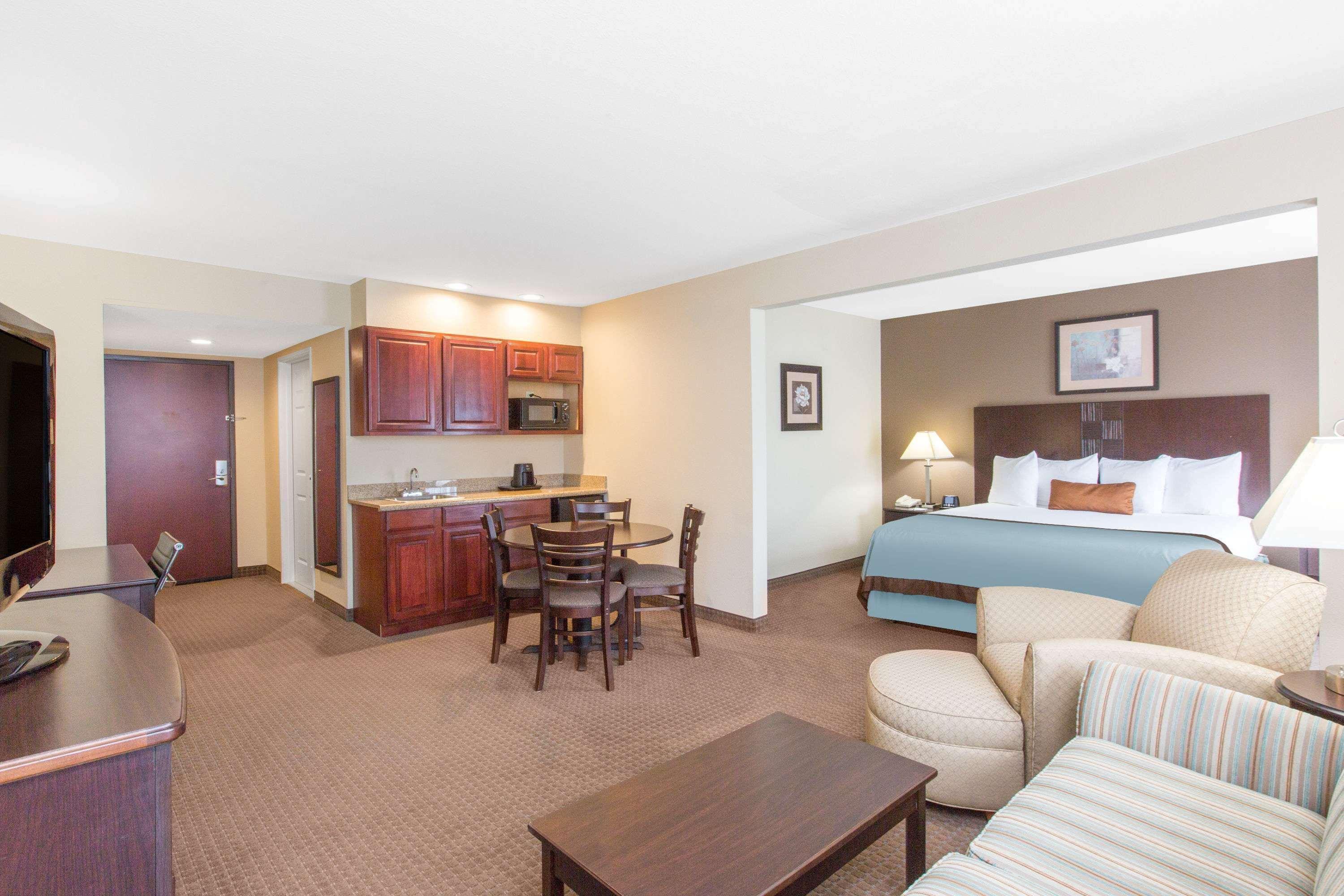Hotel Wingate By Wyndham Southport Extérieur photo