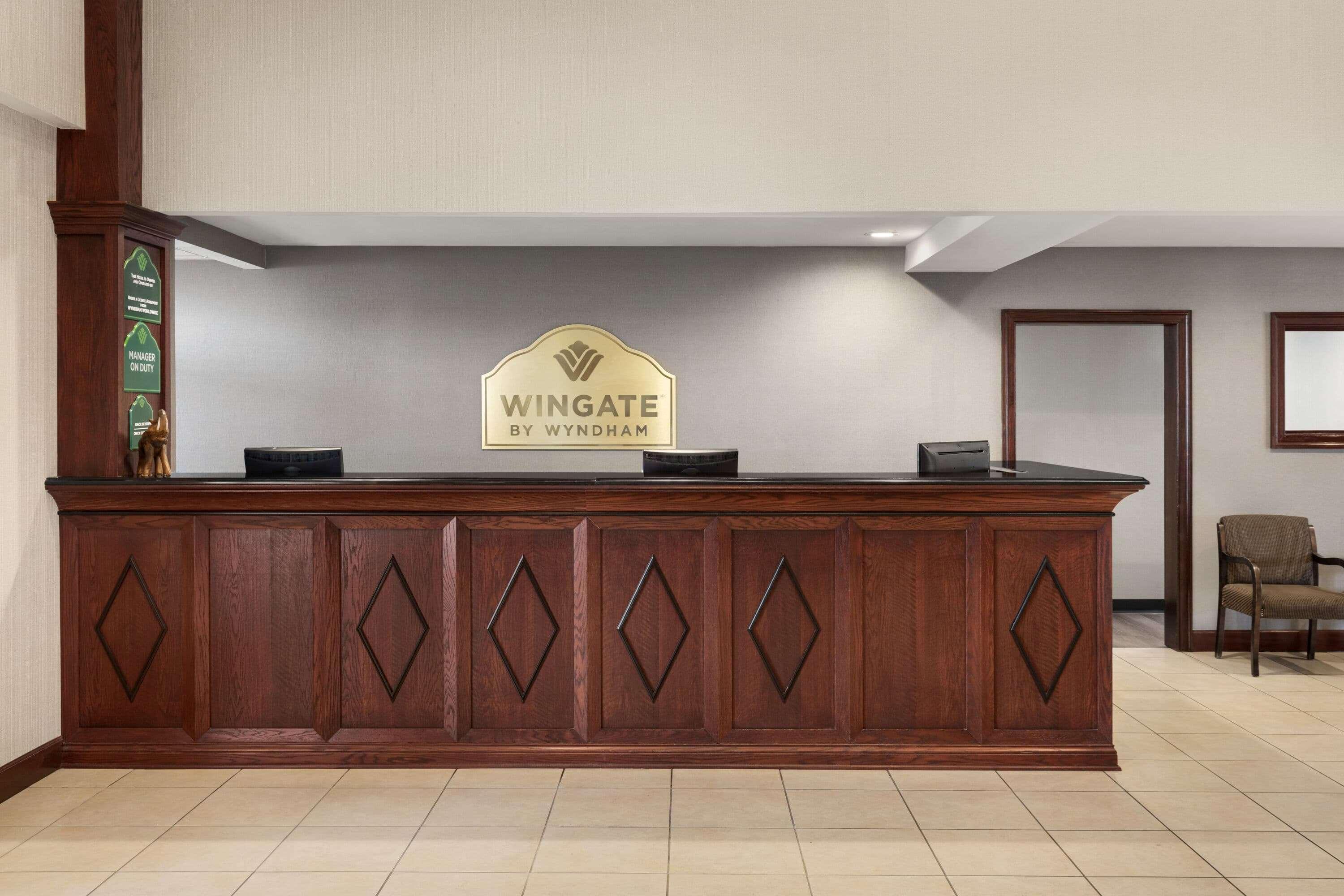 Hotel Wingate By Wyndham Southport Extérieur photo