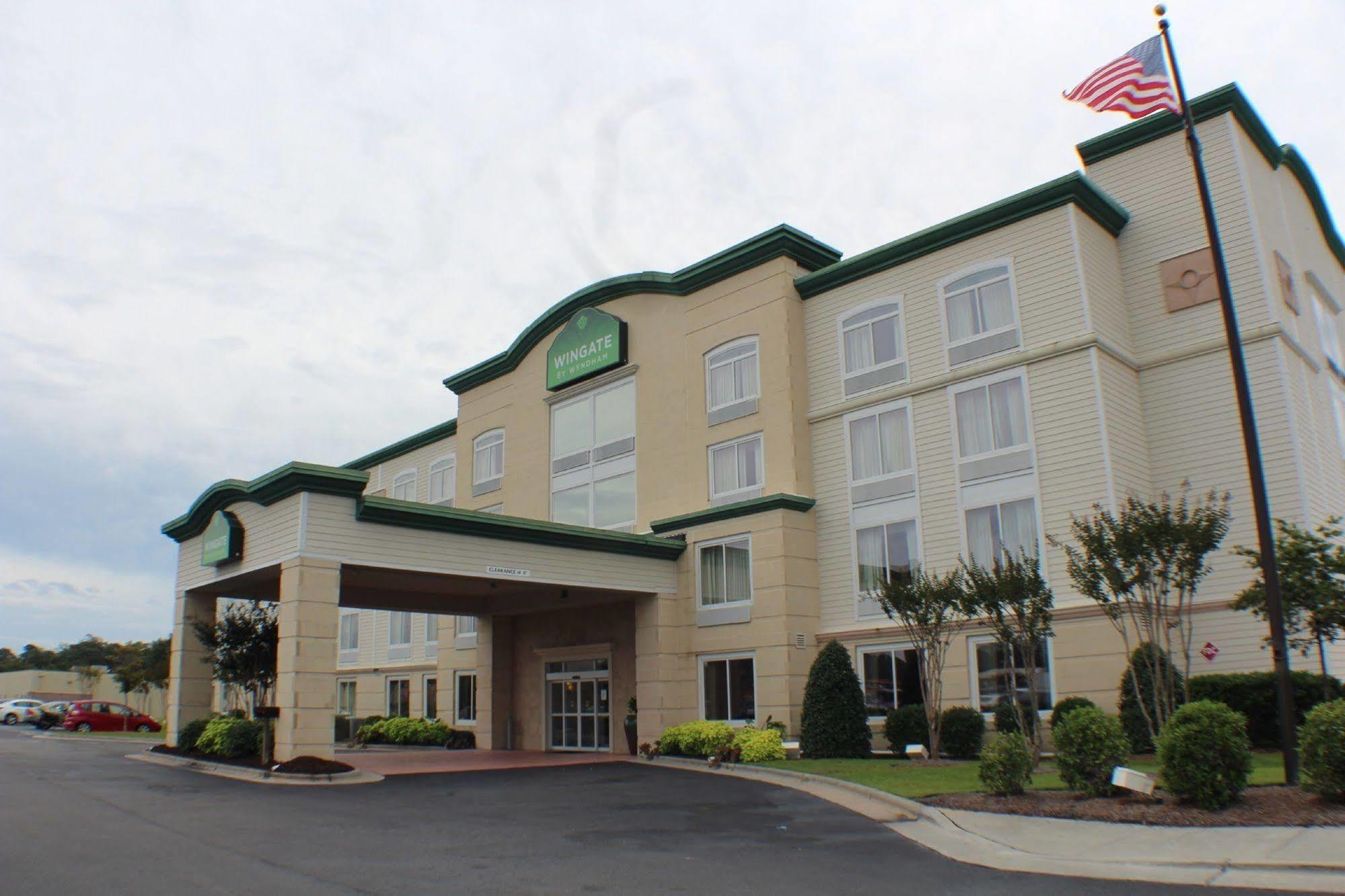 Hotel Wingate By Wyndham Southport Extérieur photo